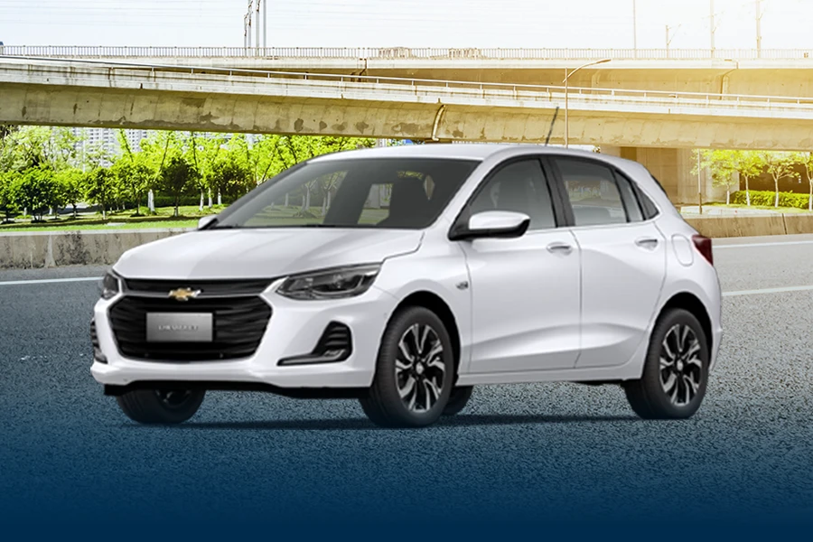 Modelos de carros brancos da frota da UP Locadora de Veículos, incluindo hatch, sedan e picape, disponíveis para diferentes necessidades de mobilidade.